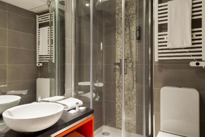 Single Room image 3