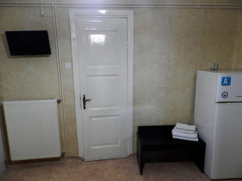 Budget Twin Room image 3