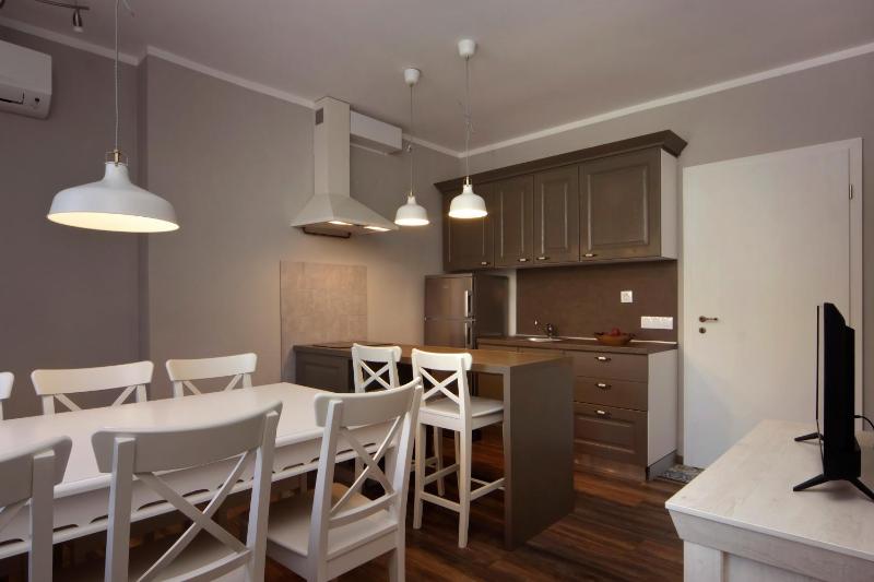 One-Bedroom Apartment image 3