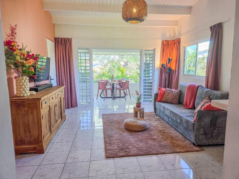 Modern Apartment Huge Pool Near Mambo Beach Free Parking - image 16