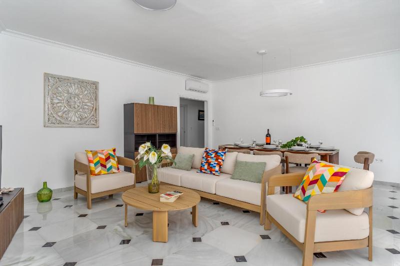 Fuengirola Beach & City Center Apartment - image 8