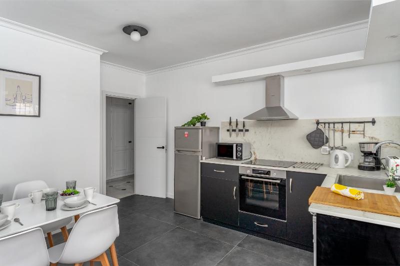 Fuengirola Beach & City Center Apartment - image 12