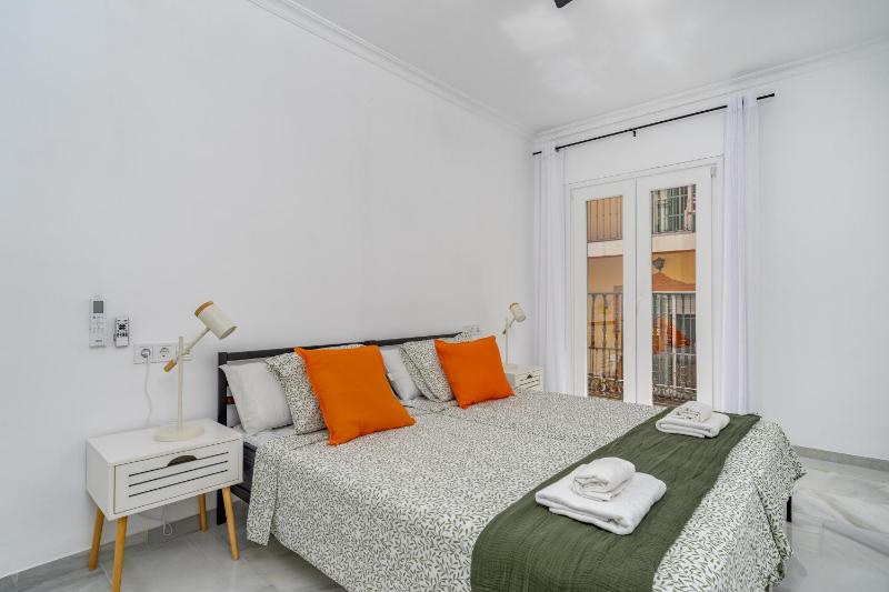 Fuengirola Beach & City Center Apartment - image 5