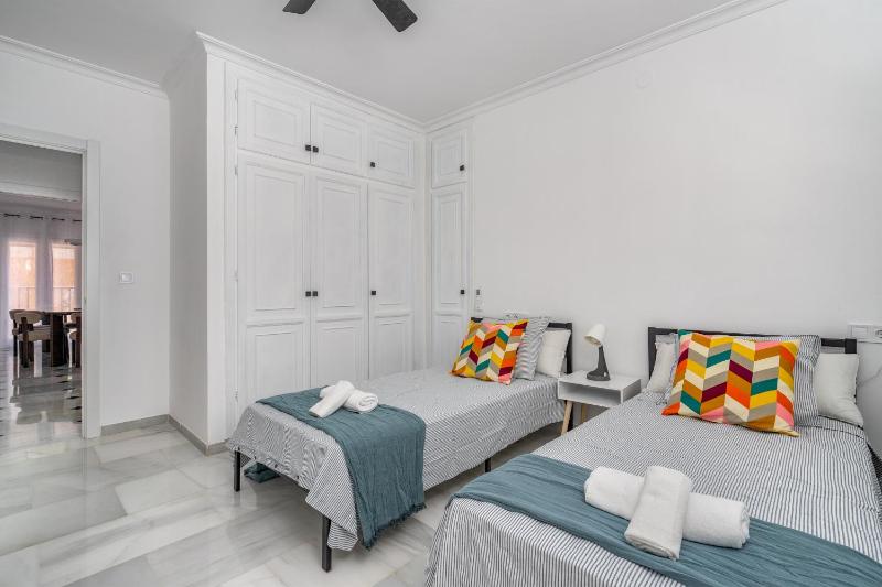 Fuengirola Beach & City Center Apartment - image 7