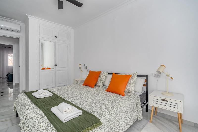 Fuengirola Beach & City Center Apartment - image 14