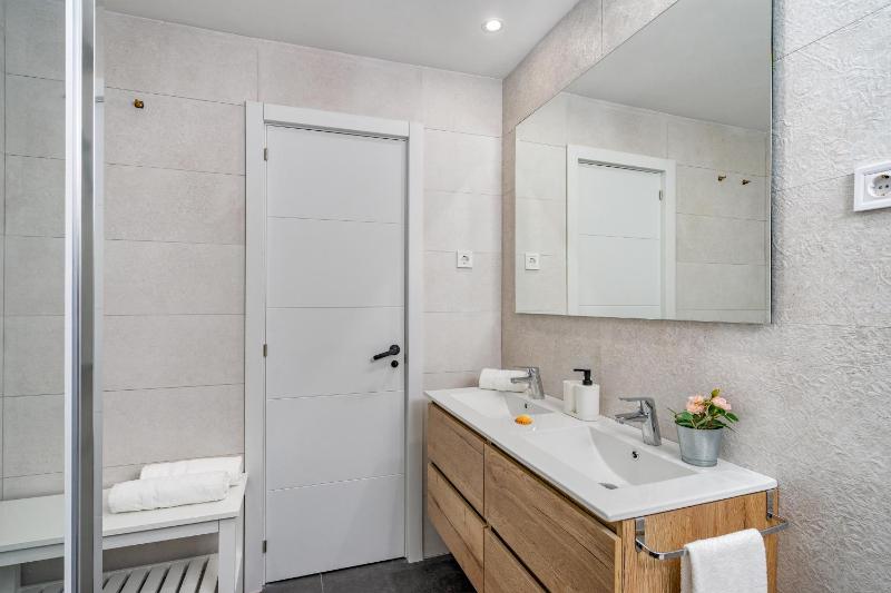 Fuengirola Beach & City Center Apartment - image 3
