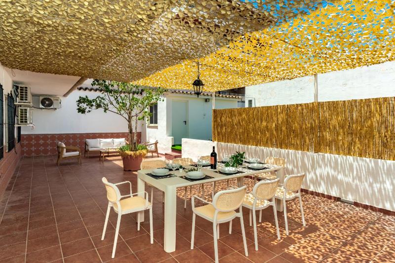 Fuengirola Beach & City Center Apartment - image 1