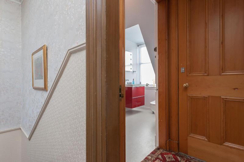 Standard Twin Room image 4