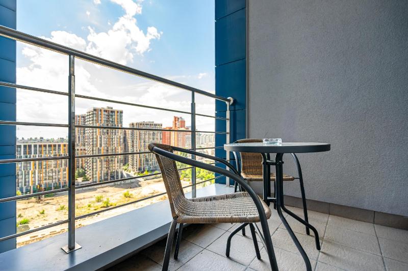 10-353 Central Park John McCain 7 Kyiv centre panoramic city view 15 kW backup power Petrovdom Apartment - image 7