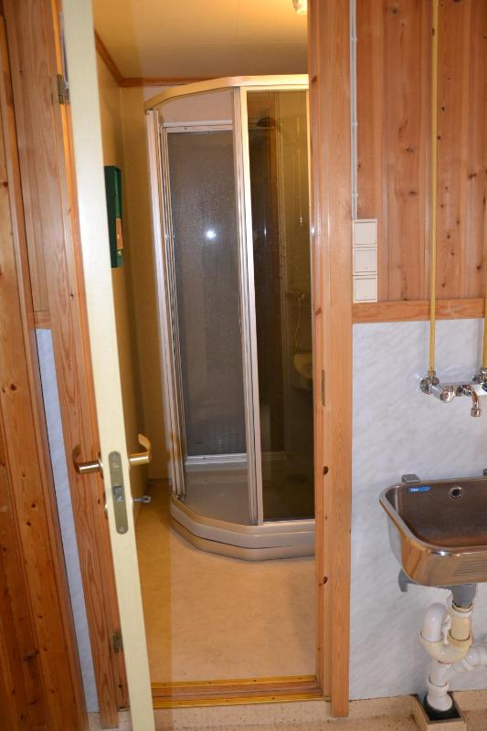 Economy Quadruple Room with Shared Bathroom image 2