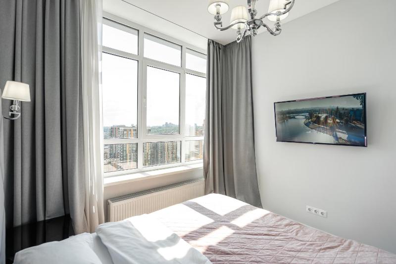 19-408 Central Park John McCain 7 Kyiv centre panoramic city view 15 kW backup power Petrovdom Apartment - image 12