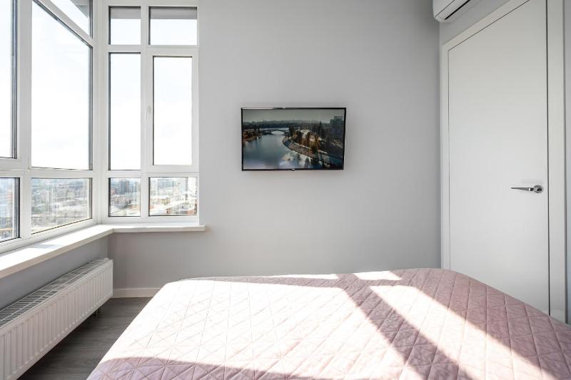 19-408 Central Park John McCain 7 Kyiv centre panoramic city view 15 kW backup power Petrovdom Apartment - image 14