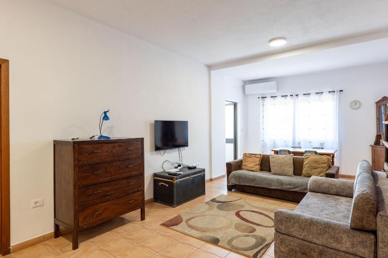 UNA Block Apartment - image 1
