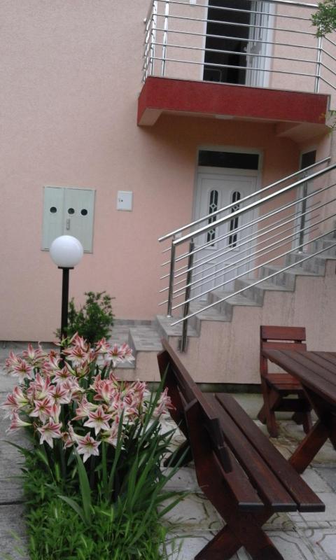 Luxury Two-Bedroom Apartment - with 3 Bathrooms image 2