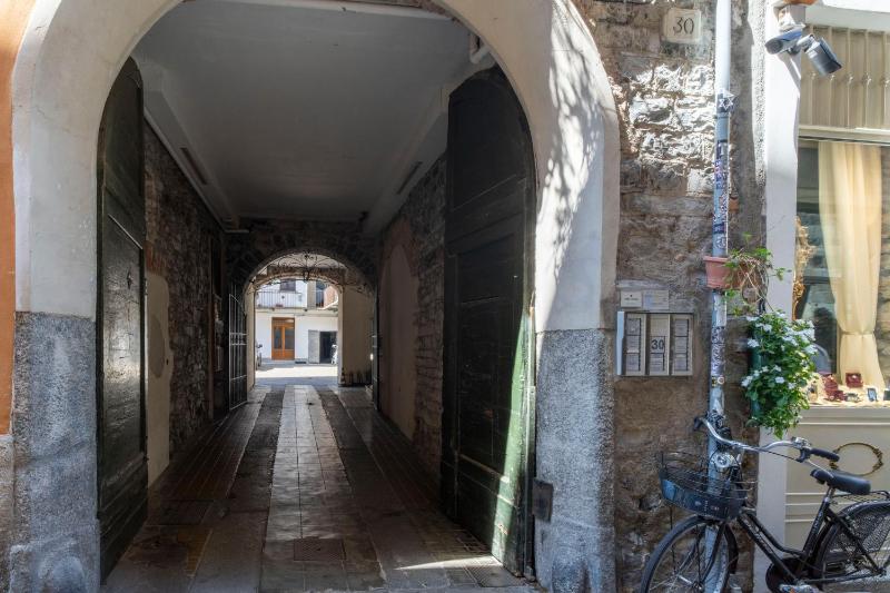 Vitani 30 - Nel cuore del centro storico di Como - image 11