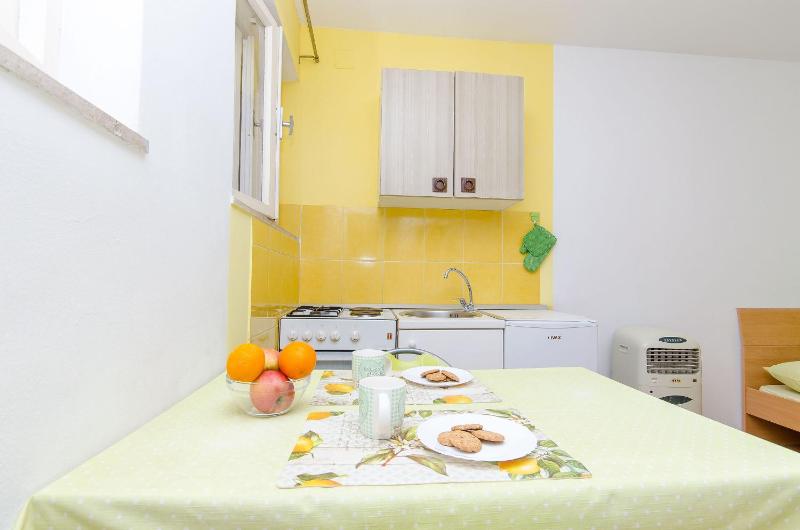 Apartment Green Rustic - image 8