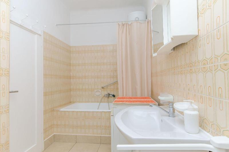 Apartment Green Rustic - image 16