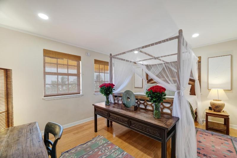 NEW Amazing large 4BR direct oceanfront Penthouse On Ocean Drive!! - image 13