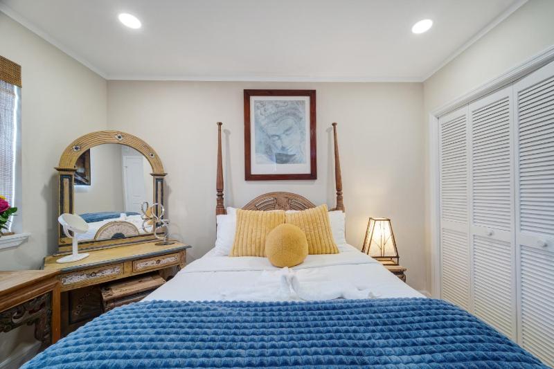 NEW Amazing large 4BR direct oceanfront Penthouse On Ocean Drive!! - image 9