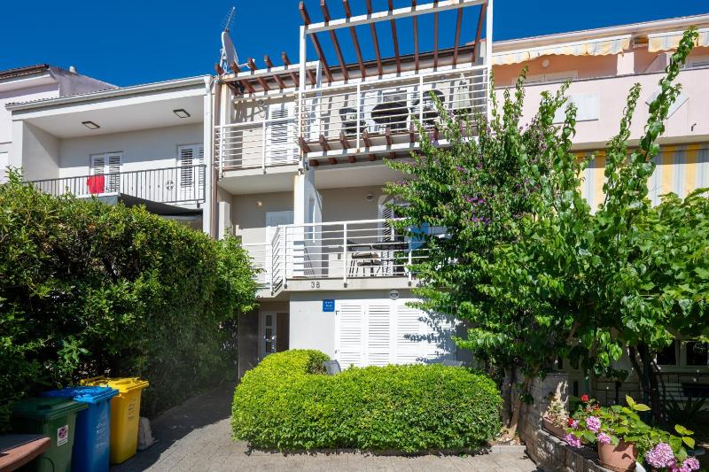 Apartments with parking space Novalja Pag - 25685 - image 4