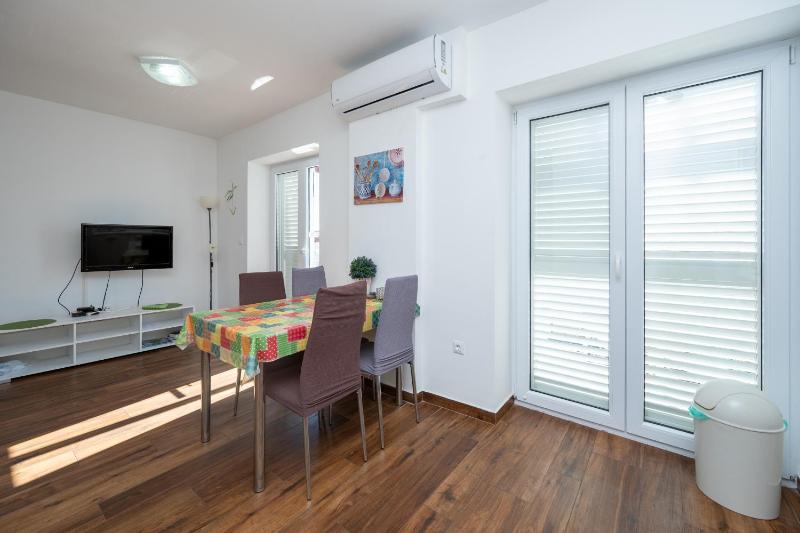 Apartments with parking space Novalja Pag - 25685 - image 7