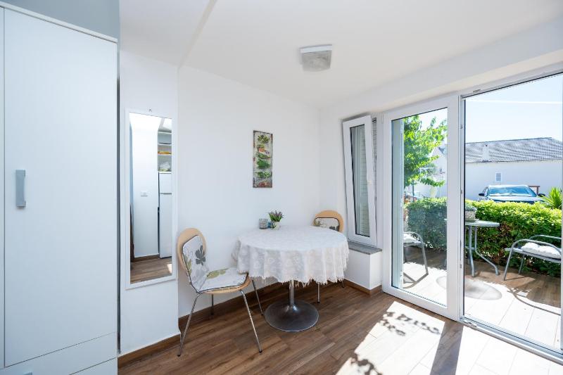 Apartments with parking space Novalja Pag - 25685 - image 8