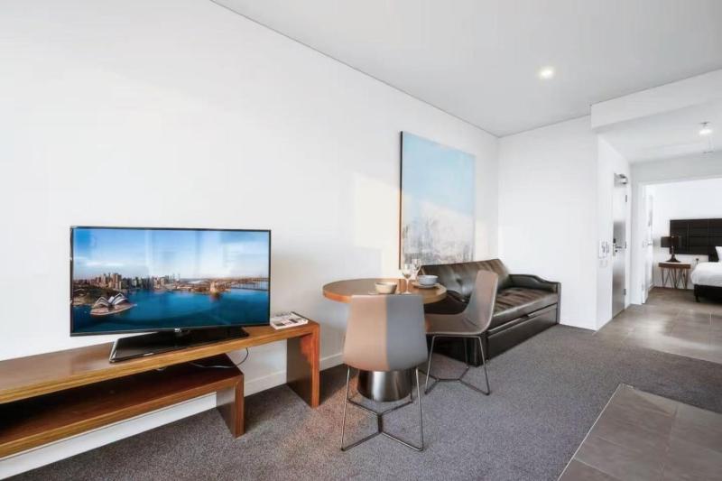 Stylish 1BD Apt Near Chatswood Train Station - image 9