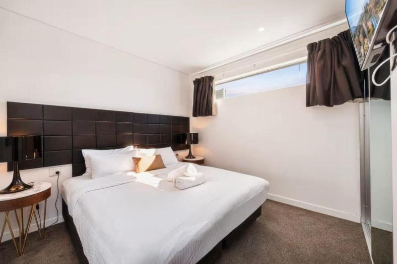 Stylish 1BD Apt Near Chatswood Train Station - image 11