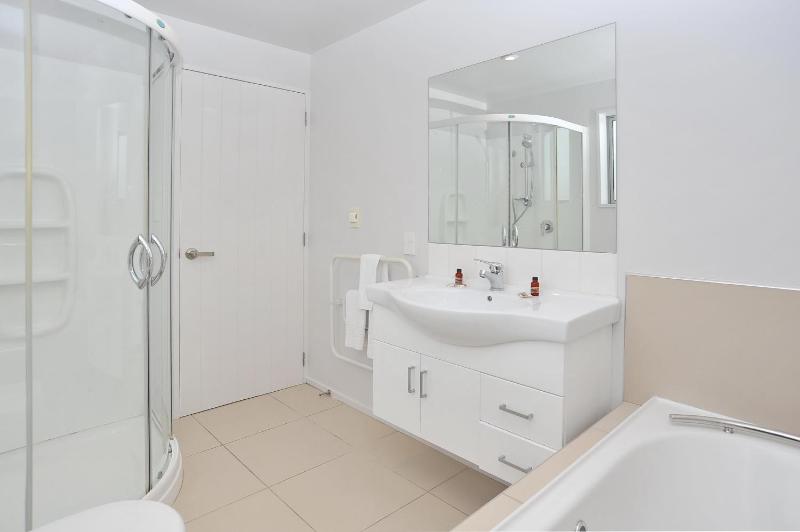 Riccarton 5BR 400m to Westfield Mall - Regents 94A - image 24