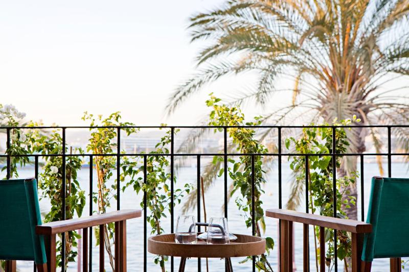 Deluxe Apartment with Terrace image 3