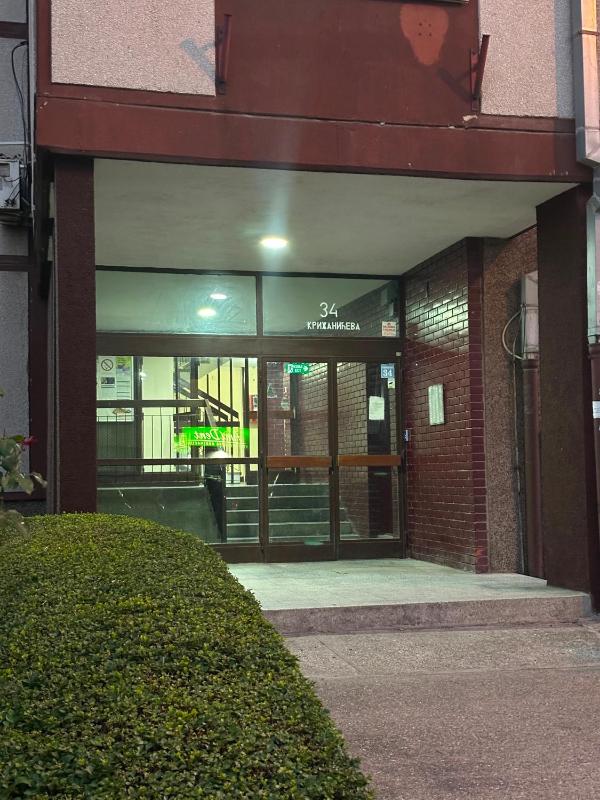 Bloom Stay - Stylish Apartment with Free Parking - image 13