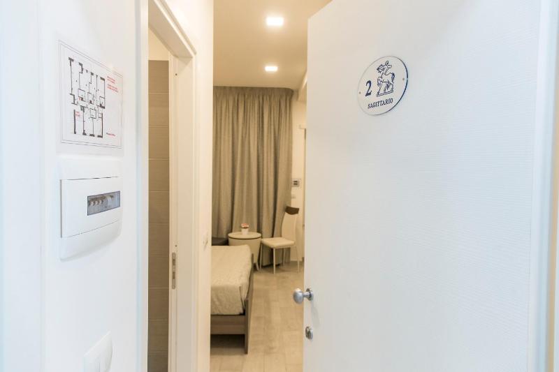 Double Room with Spa Bath image 3