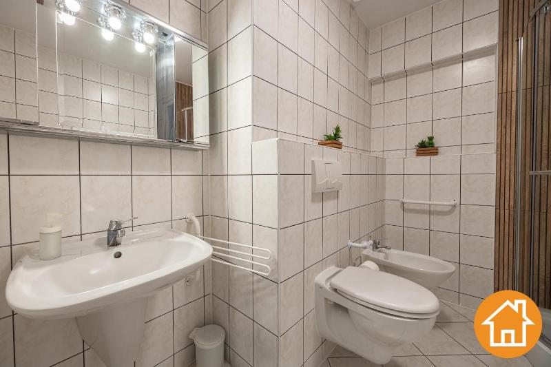 Apartamenty Chrobry z parkingiem w cenie - visitopl - image 35