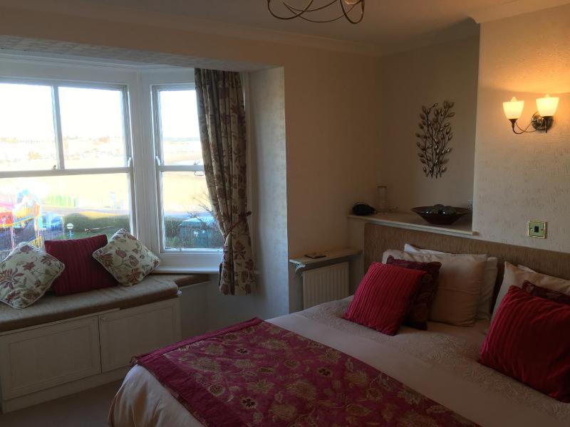 Double or Twin Room with Sea View image 3