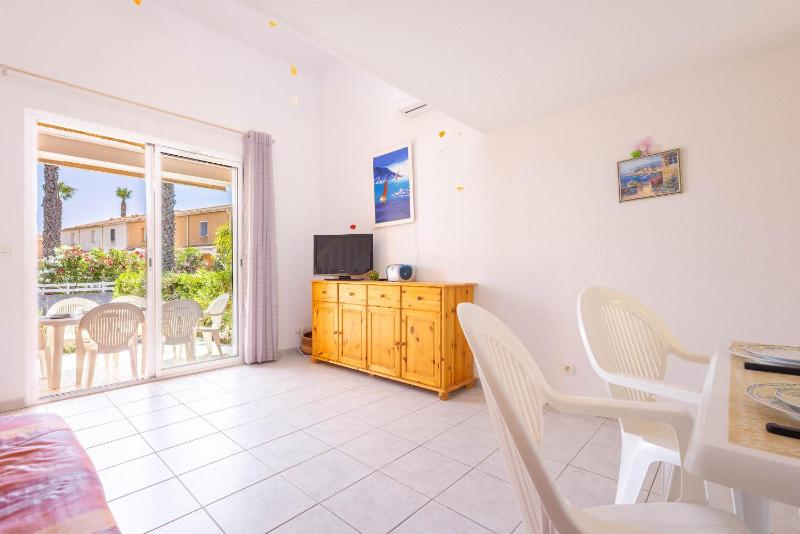 Pavillon pour 4 personnes dans une résidence avec piscine - image 10