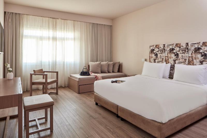 Executive Room image 2