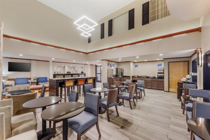 Best Western Alamo Suites - image 25
