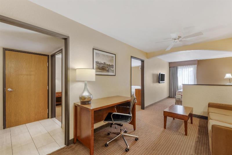 Best Western Alamo Suites - image 30
