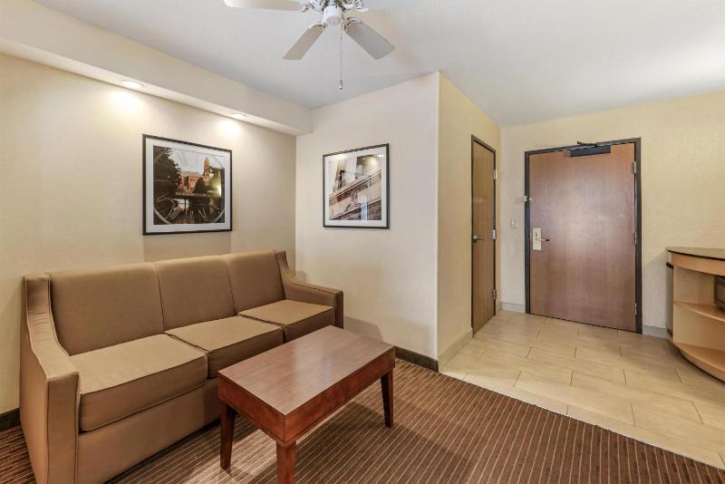 Best Western Alamo Suites - image 33
