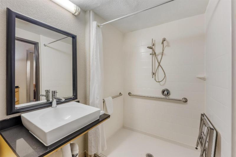 Best Western Alamo Suites - image 18