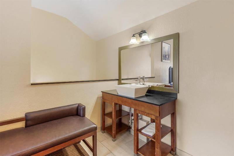 Best Western Alamo Suites - image 6