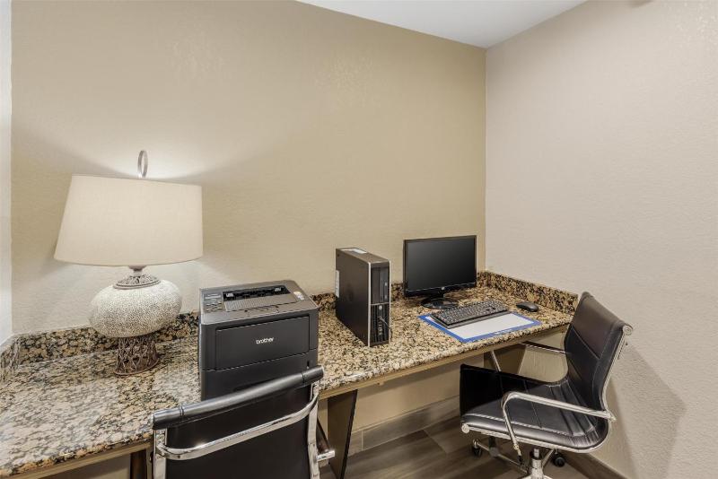 Best Western Alamo Suites - image 17
