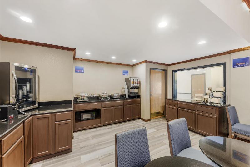 Best Western Alamo Suites - image 16