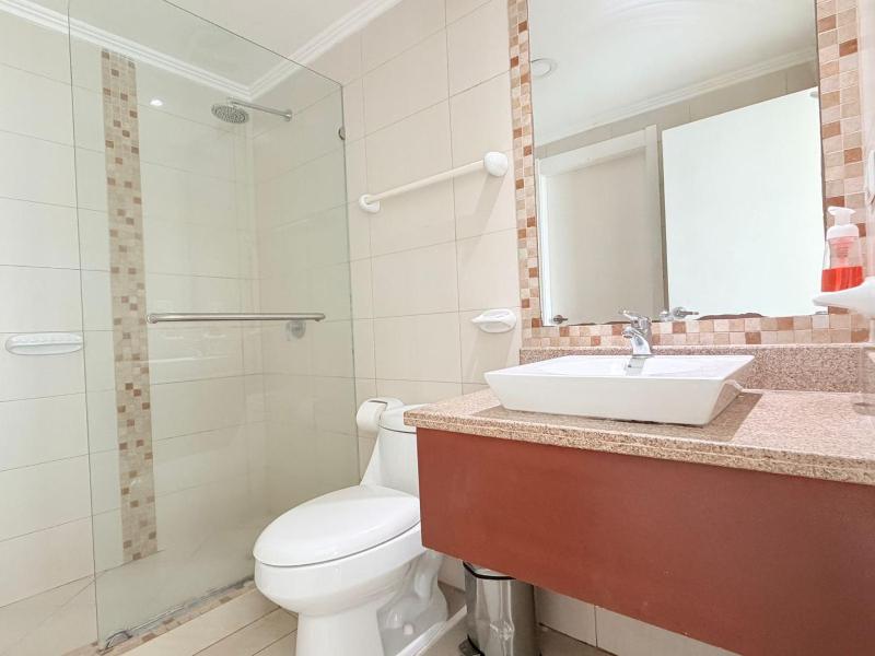 Suite 603 Riverfront vista al río Puerto Santa Ana Guayaquil - image 4