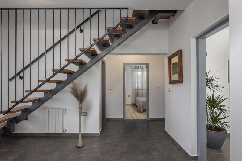 4 BDR Villa Filleona with Pool - Happy Rentals - image 31