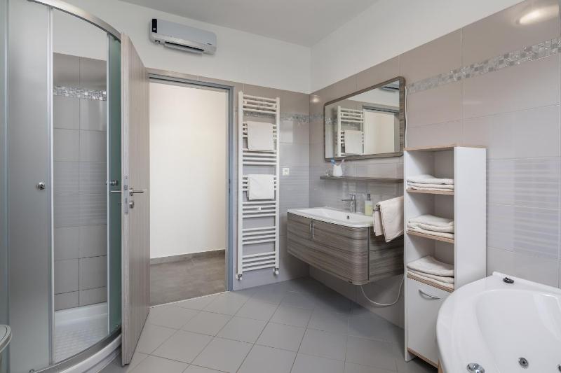 4 BDR Villa Filleona with Pool - Happy Rentals - image 21