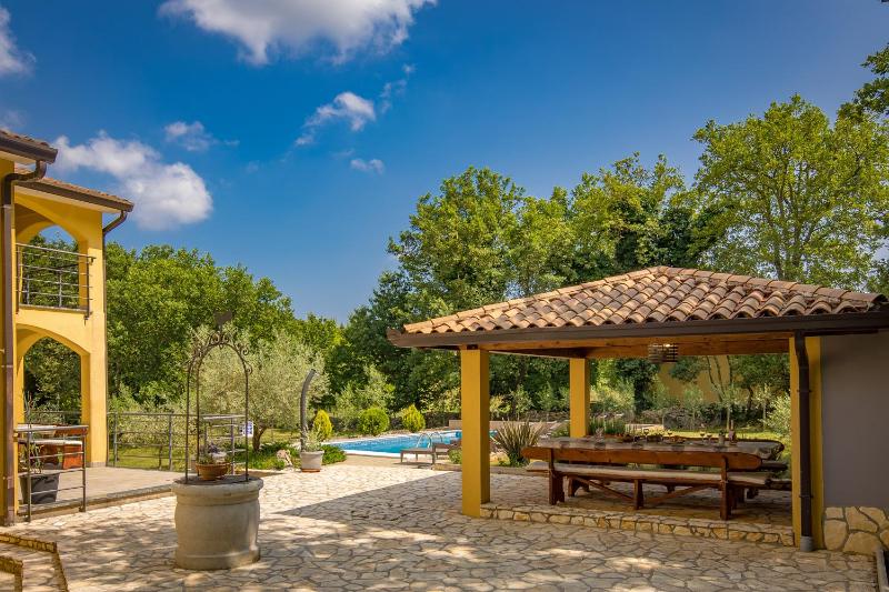 4 BDR Villa Filleona with Pool - Happy Rentals - image 17