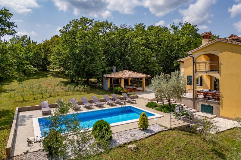 4 BDR Villa Filleona with Pool - Happy Rentals - image 26