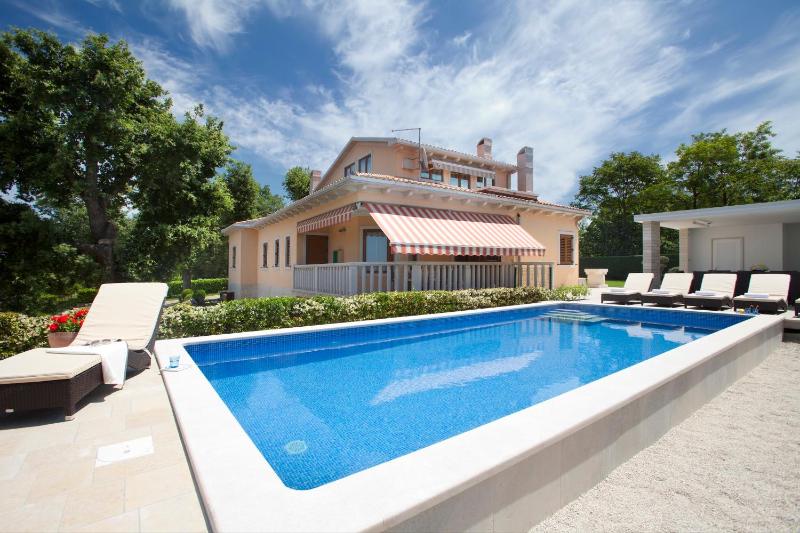 Luxury Pool Villa Rosa Magica - Happy Rentals - image 5