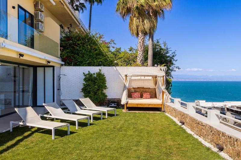 Casa Folimanka 250sqm Garden Duplex with Jacuzzi Sea View & Cinema - image 11